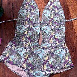 Tropical Parrot Print V-Neck Romper